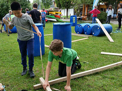 Activity Camp: Englischkurs mit Ferienaktivitäten wie Beach-Volleyball, Zirkus-Workshop oder Kanufahren